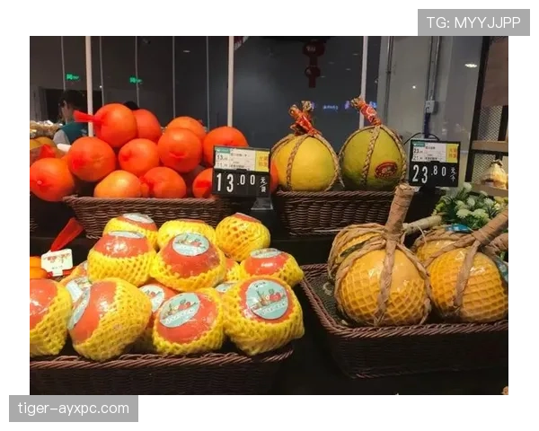 何卓佳训练完直接拎着爱马仕去菜市场砍价